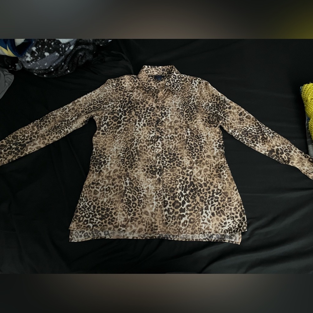 Women’s Westbound wrinkle free leopard print button shirt in size xl